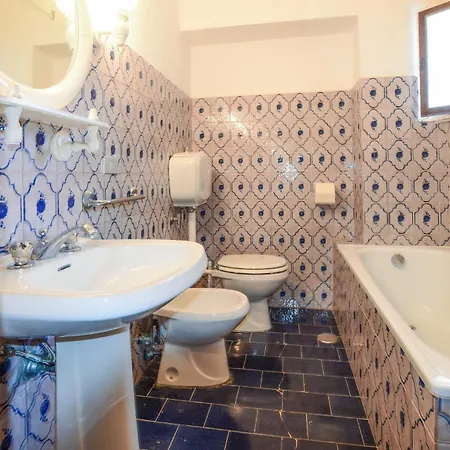 Ferienhaus 7 Bedroom Amazing In Campiglia Marittima