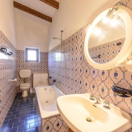7 Bedroom Amazing In Ferienhaus Campiglia Marittima
